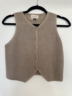 Universal Thread Taupe Ribbed Button-Front Knit Vest